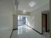 2Bedroom Unit in Uptown Parksuites