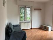2Locali a Monza con cantina balcone e posto auto libero...