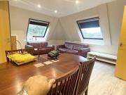 £ 3000: Huge 3 bed 2 bath flat. Available now!