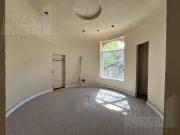 300 m2 cubiertos en 7 ambientes ! Ideal SHOWROOM u OFICINAS