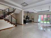 300 sqm 4 BR Duplex House for Rent in San Lorenzo...
