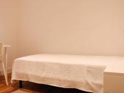 303179 Quarto com cama de solteiro em.
