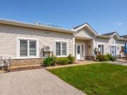 305 24 Mooregate Crescent