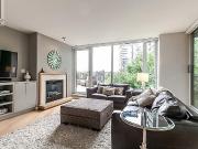 305 8 Smithe Mews Vancouver, British Columbia