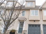 30 800 Dundas Street W