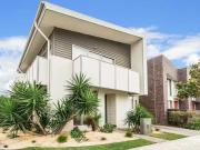 30 Lakefront Crescent, Varsity Lakes, QLD 4227