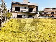 30 marla 5 bedrooms house with big lawn