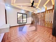 30 marla 5 bedrooms house with big lawn. DHA Defence Phase 1
