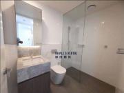 30 sec to Town Hall Station & Nearly New& Split...