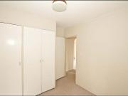 2 BEDROOM UNIT WALKING DISTANCE TO SHOPS ! 2 BEDROOM UNIT WALKING DISTANCE TO SHOPS !