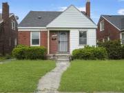 3/1 19409 Fairport St