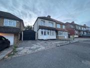 31 Kenilworth Avenue, Romford, RM3 9NE Century 21 United...