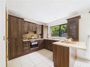 320,000 | 20 Brookhurst, Castle Oaks, Dublin Road,...