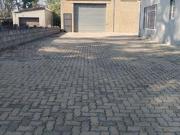 320 sqm workshop & office to let in.