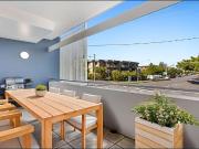 1 Bedroom Unit with Private Courtyard!