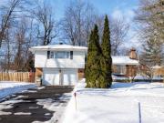 32 Rue Beechwood, Baie D'Urfé, QC, H9X 3J9 house for...