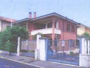 330/2025 U MI Villa bifamiliare all'asta in Via...