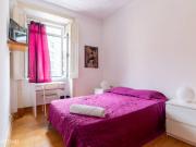 333311 Quarto com cama de casal em.