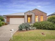 33 Kendall Drive, Hamilton Valley NSW 2641