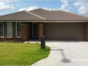 33 Omaroo Place, Horsley House for rent Listed by Vandre...