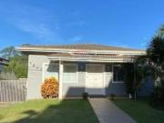 340 Área Útil Casa Alugar, 3 Dormitórios localizado em...