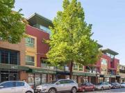 3477 Commercial Street 16 Vancouver BC V5N 4E8 3 Bedroom...
