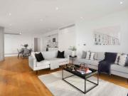 34/F split level, duplex penthouse with fantastic...