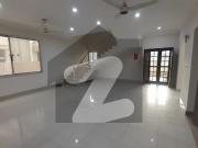 350 Yard Conner Good Location House 5 Bed With Servant...