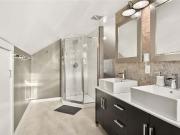 352 Kennedy St, Nanaimo, BC V9R 2J1 House For Sale |...