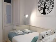 356990 Suite com cama de casal e wc privado.
