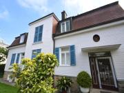 360 tour / ein / mehrfamilien villa mit sonnigem garten... 360 tour / ein / mehrfamilien villa mit sonnigem garten...