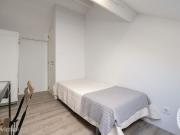 36516 Quarto com cama de solteiro em.