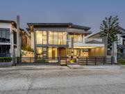 374sqm 4BR House and Lot For Sale in The Orchard Golf...