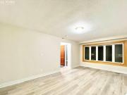 382 Fairlawn St 1 Oshawa ON L1J 4R3 3 Bedroom Apartment...