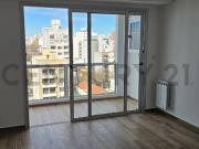 38 entre 11 y 12. Departamento de 1 dormitorio y cochera...