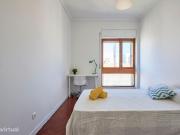 397775 Quarto com cama de casal em.