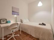 397779 Quarto em apartamento com 10 quartos