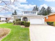 3 25 Meadowbrook Crescent