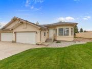 3 402 Highlands Boulevard W