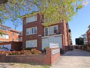 3 / 8 10 Botany Street