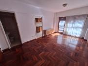 3 Ambientes con balcòn y cochera 25 de Mayo e Independencia