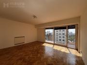 3 ambientes en 9no piso reciclado con cochera fija en...