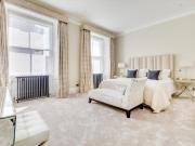 3 bed 1st Floor Flat to rent in London Kensington And...