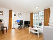 3 bed 1st Floor Flat to rent in Hackney, E8, from...
