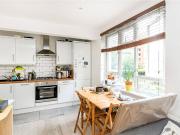 3 bed 1st Floor Flat to rent in Islington, N1, from...