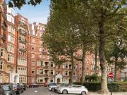 3 bed 1st Floor Flat to rent in London Kensington And...