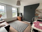 3 bed 1st Floor Flat to rent in London Lambeth, SW8,...