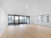 3 bed 1st Floor Flat to rent in London Tower Hamlets,...