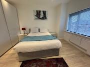 3 Bed / 2 Bath Gardne Flat Modern NW4