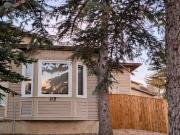 3 Bed | 2 Full Bath End Unit Townhome ✨Pet Friendly✨